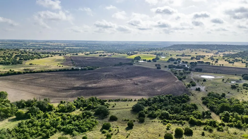103 Fm-1047 Evant TX 76880