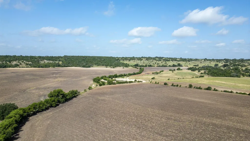 103 Fm-1047 Evant TX 76880