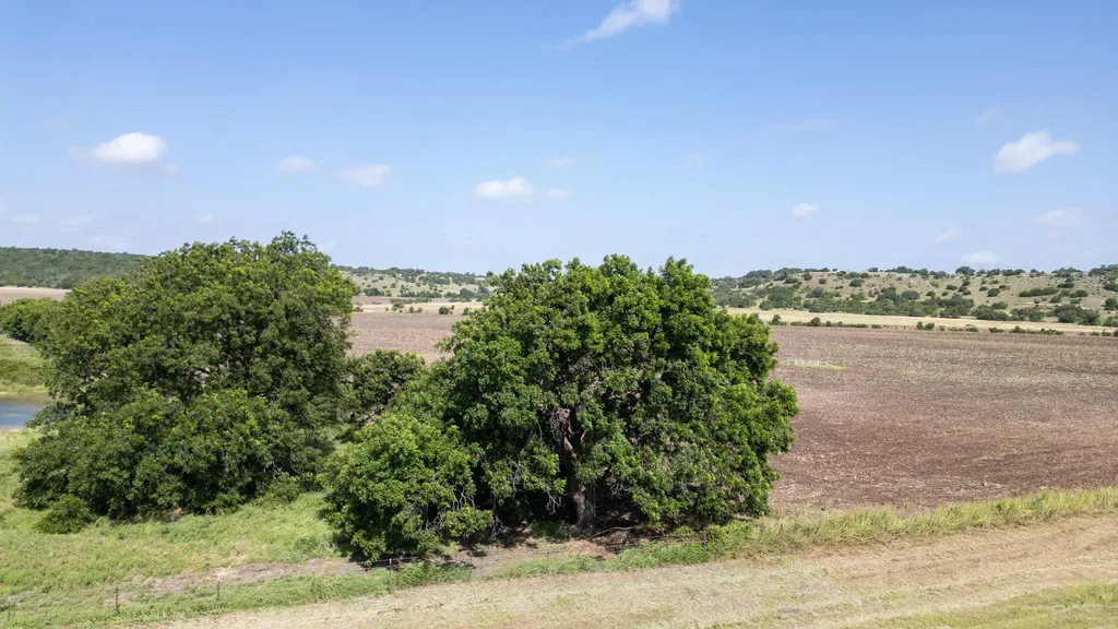 103 Fm-1047 Evant TX 76880