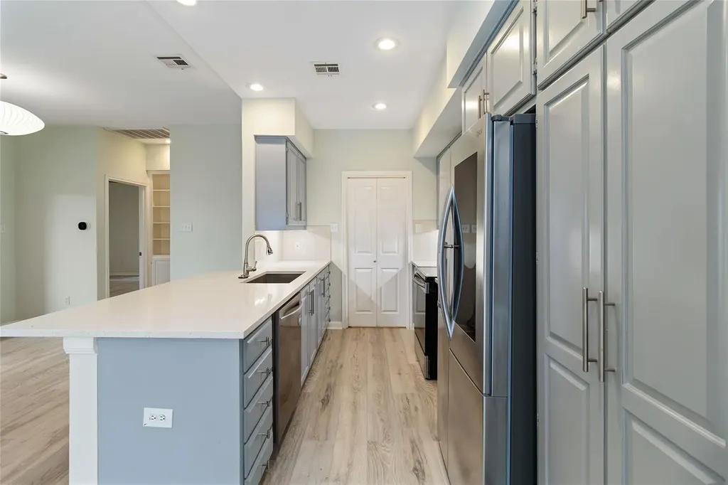 5512 Oakwood Cove Austin TX 78731