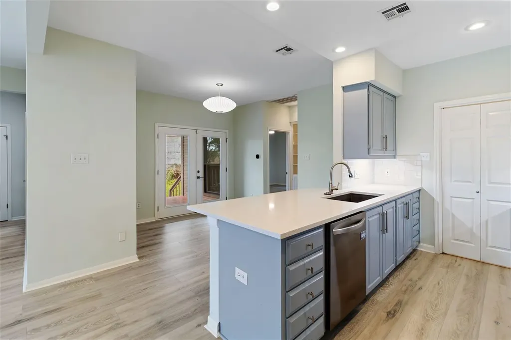 5512 Oakwood Cove Austin TX 78731