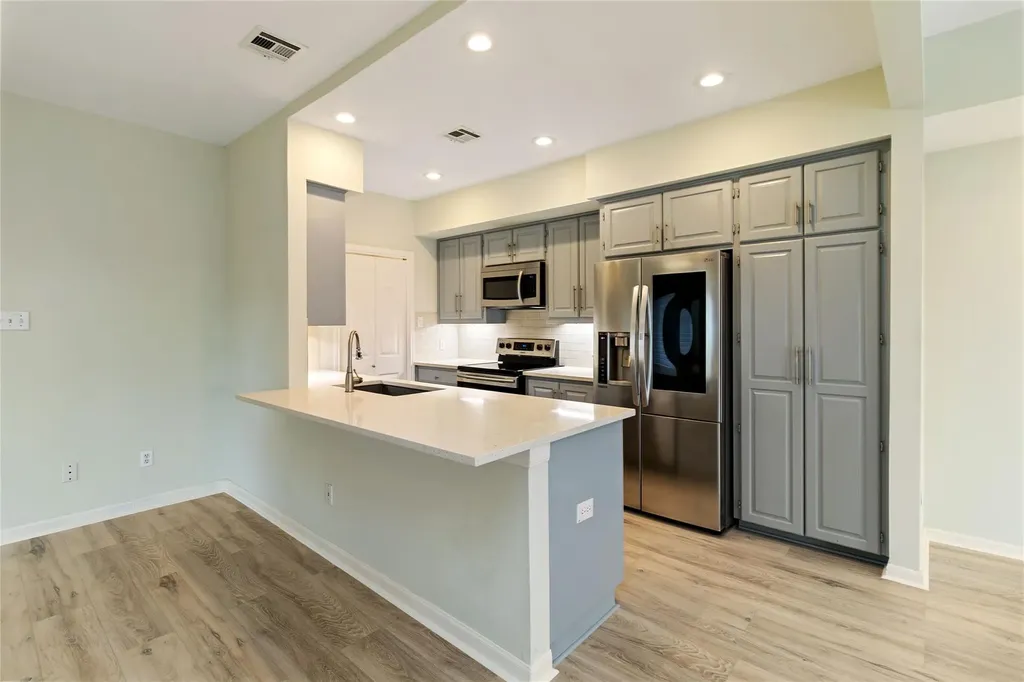 5512 Oakwood Cove Austin TX 78731