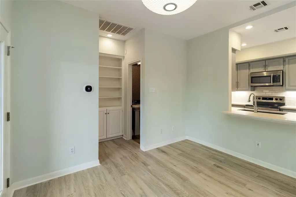 5512 Oakwood Cove Austin TX 78731