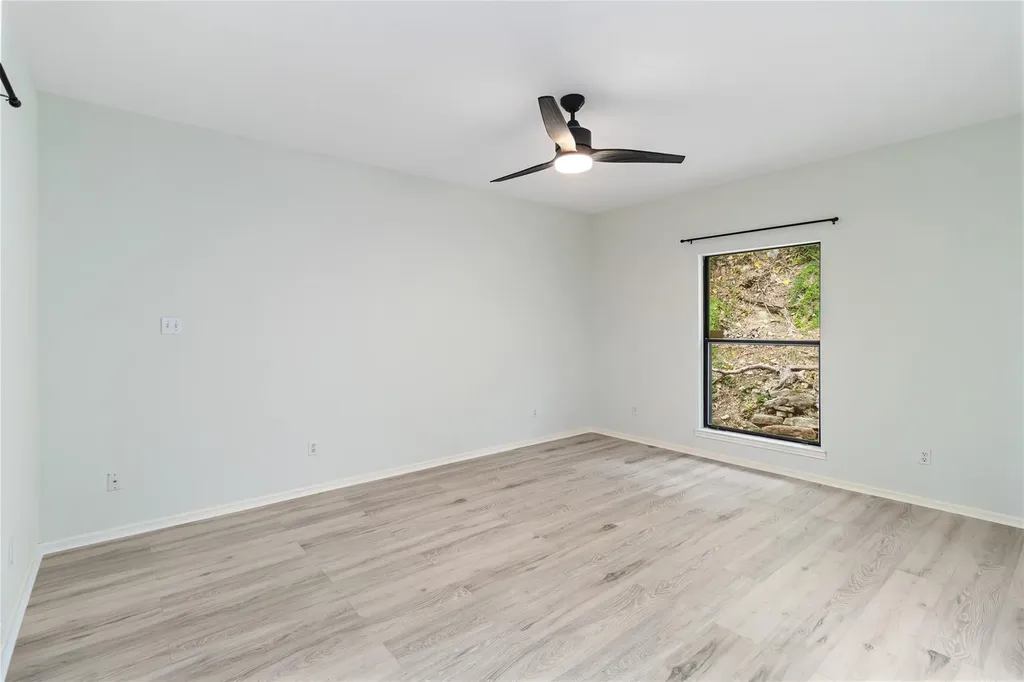 5512 Oakwood Cove Austin TX 78731