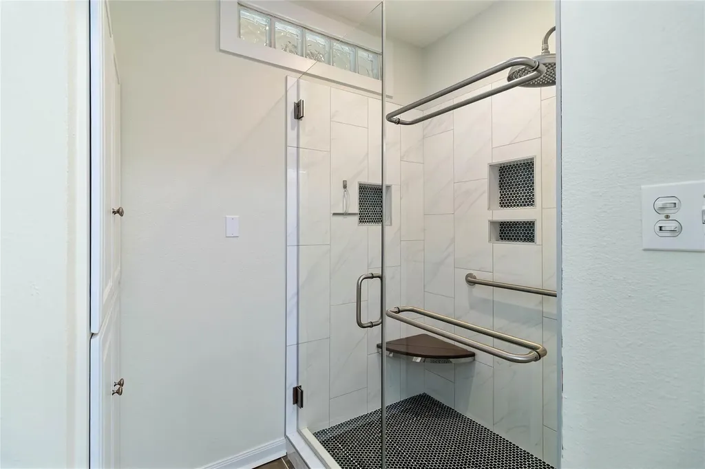 5512 Oakwood Cove Austin TX 78731