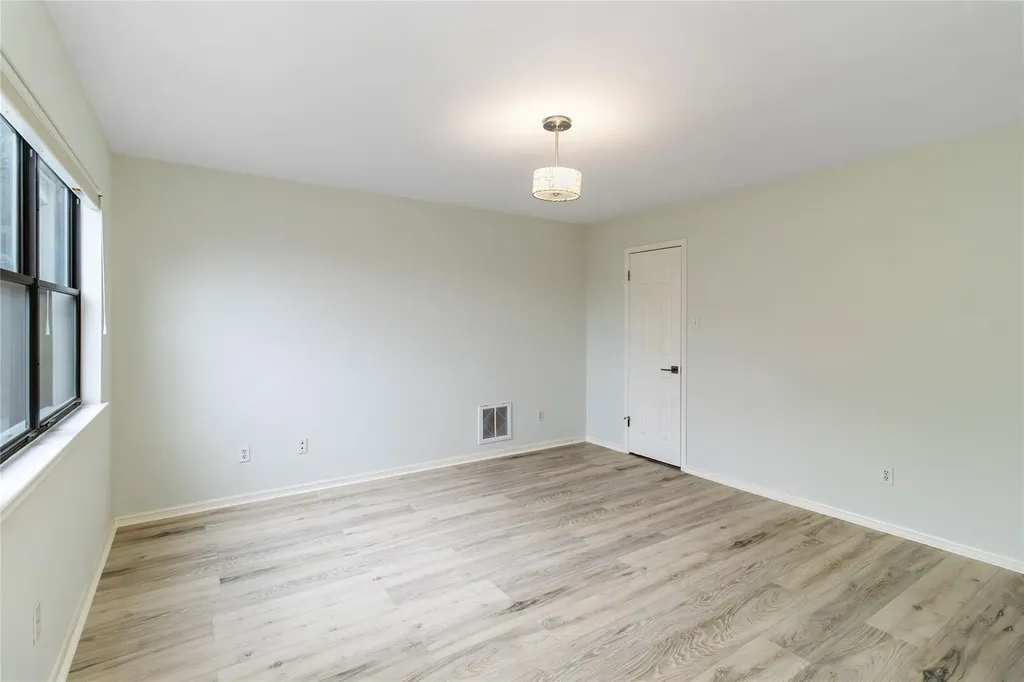 5512 Oakwood Cove Austin TX 78731