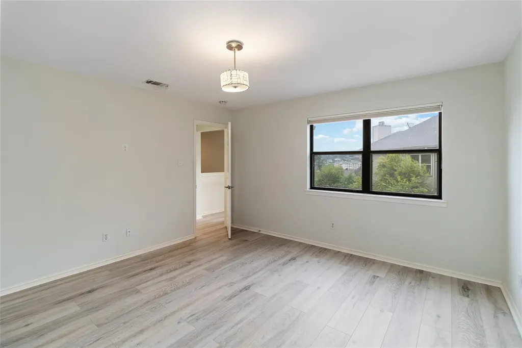 5512 Oakwood Cove Austin TX 78731