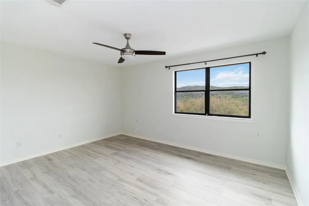 5512 Oakwood Cove Austin TX 78731