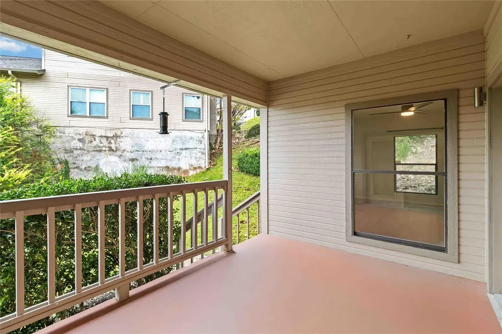 5512 Oakwood Cove Austin TX 78731
