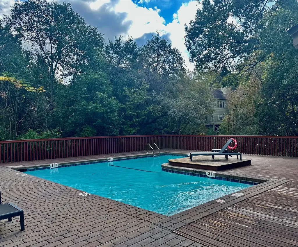 5512 Oakwood Cove Austin TX 78731