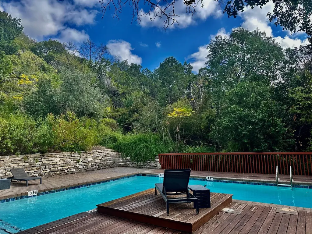 5512 Oakwood Cove Austin TX 78731