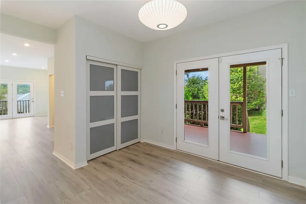 5512 Oakwood Cove Austin TX 78731