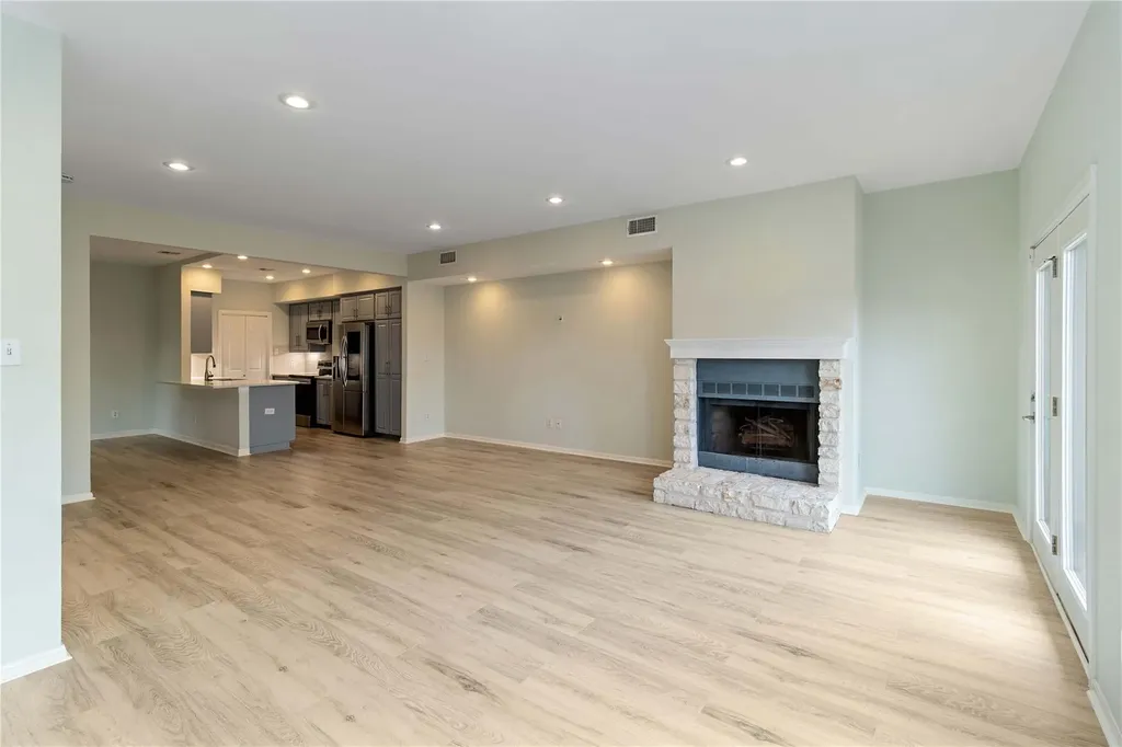 5512 Oakwood Cove Austin TX 78731