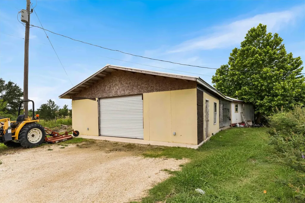 12212 Ballerstedt Road Elgin TX 78621