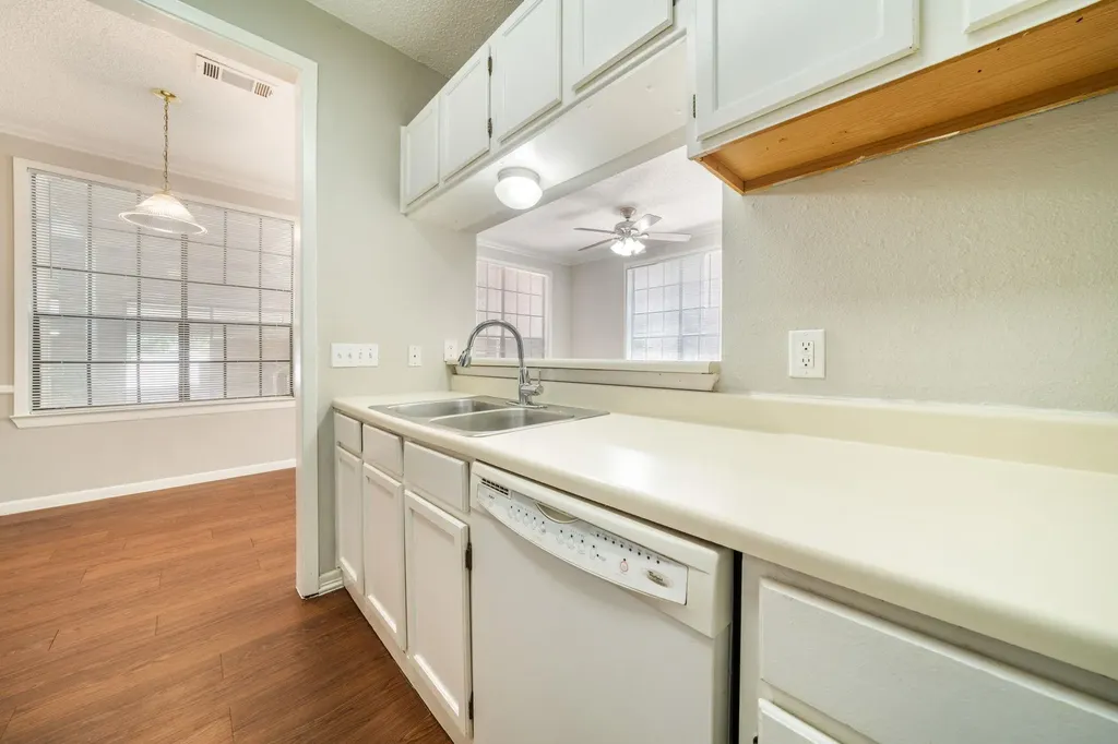 2300 Leon Street Austin TX 78705
