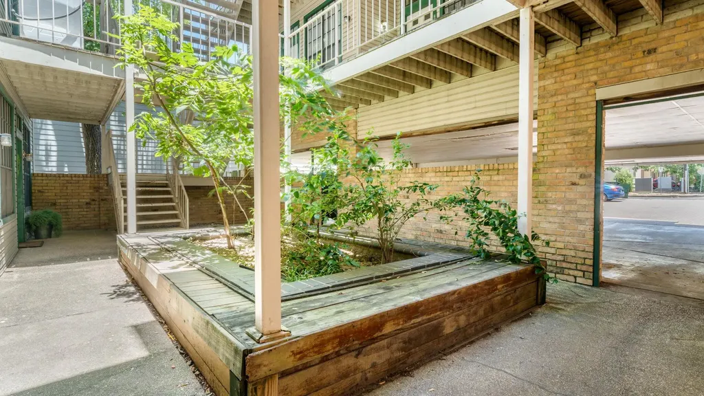 2300 Leon Street Austin TX 78705