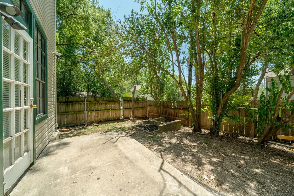 2300 Leon Street Austin TX 78705