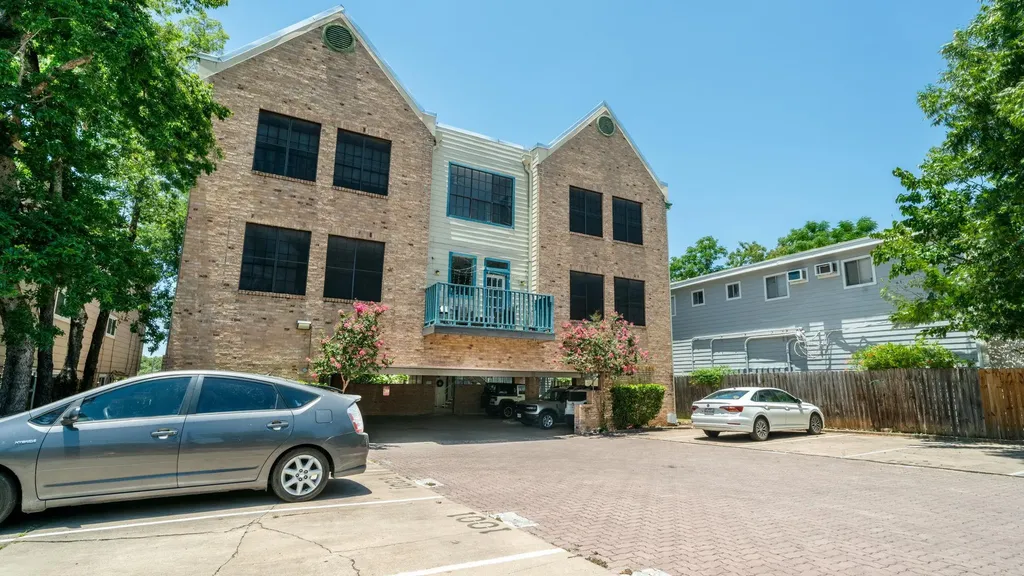 2300 Leon Street Austin TX 78705
