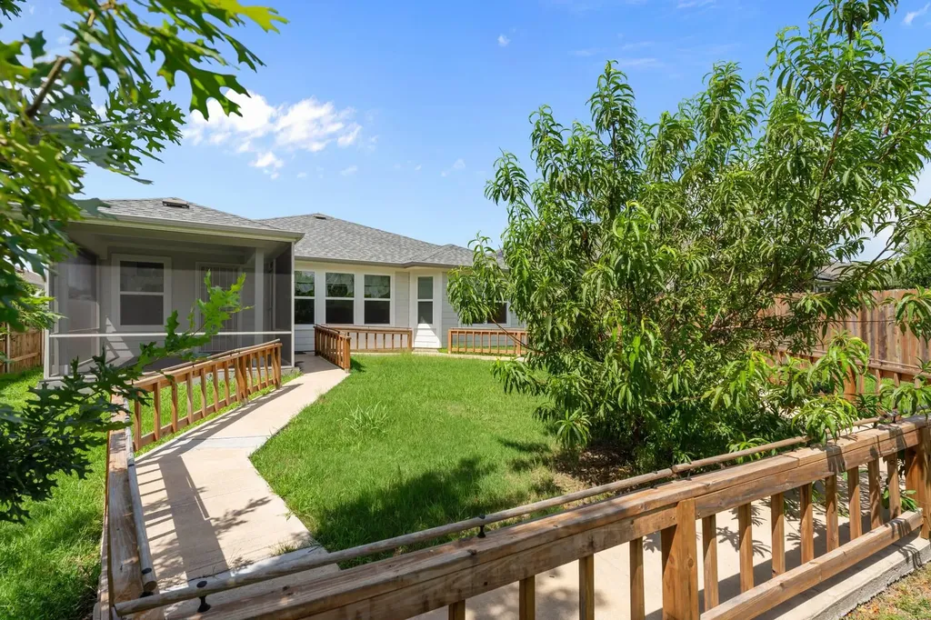 16512 Enamorado Road Manor TX 78653