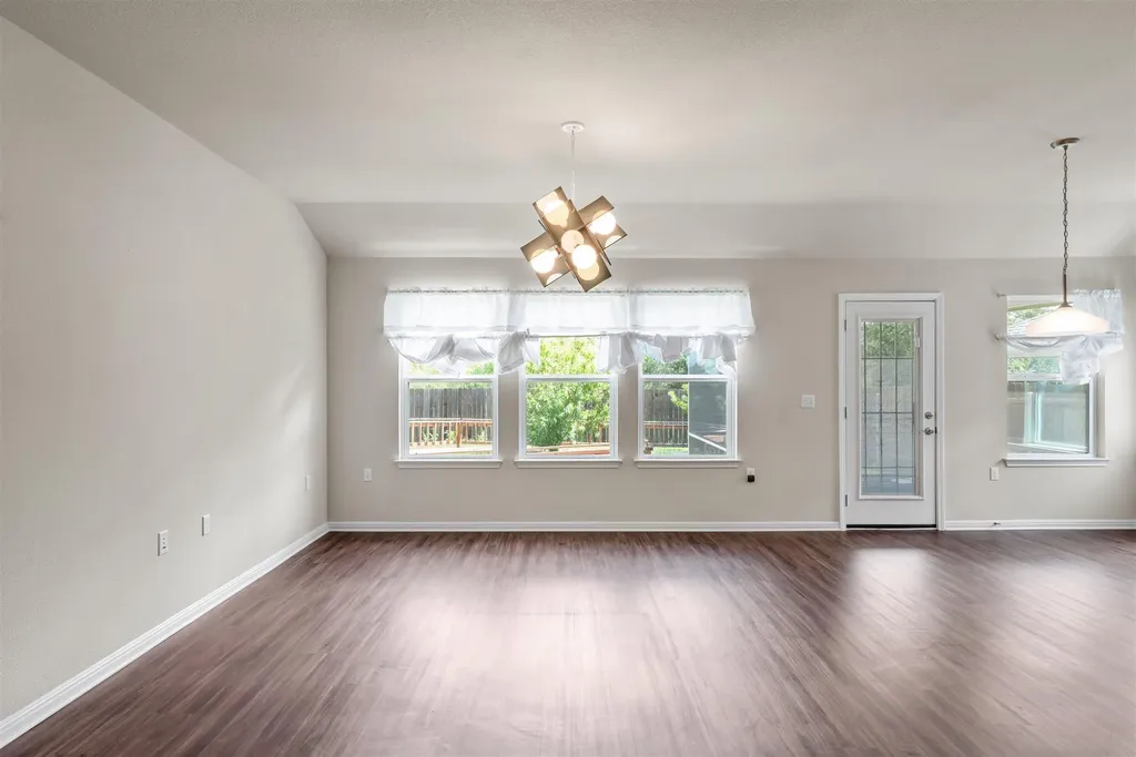 16512 Enamorado Road Manor TX 78653