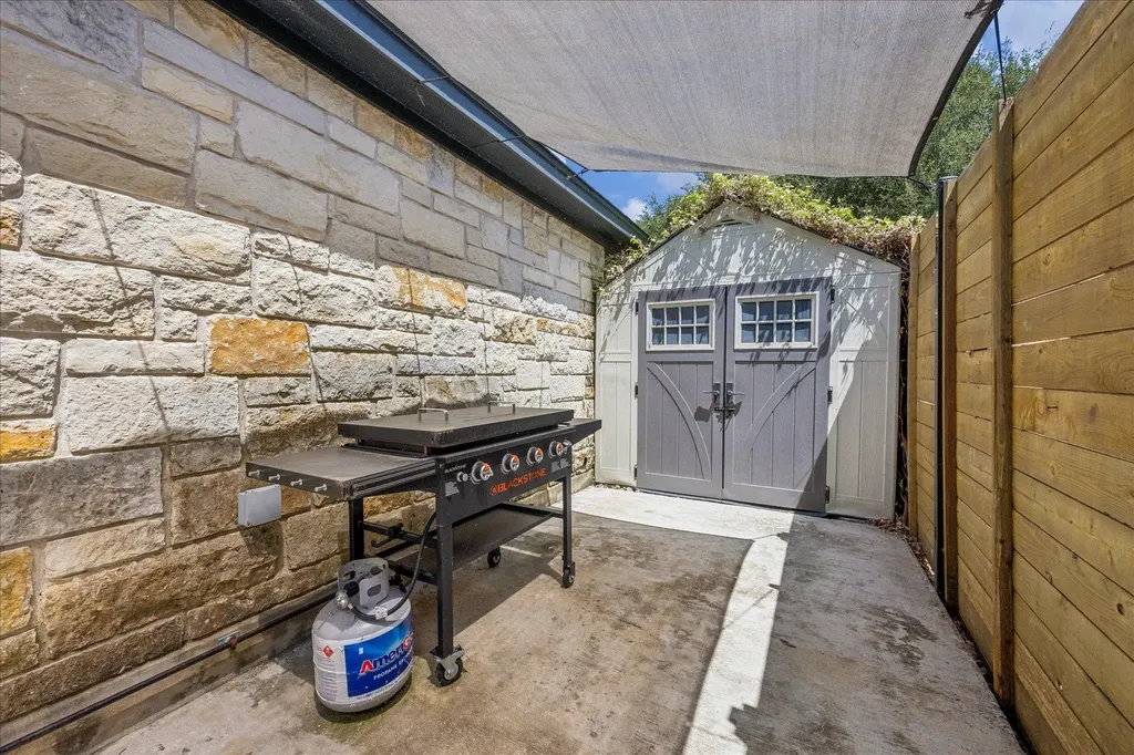 7104 Bay City Bend Austin TX 78725