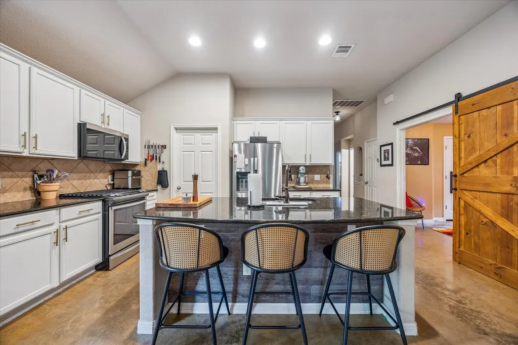 7104 Bay City Bend Austin TX 78725