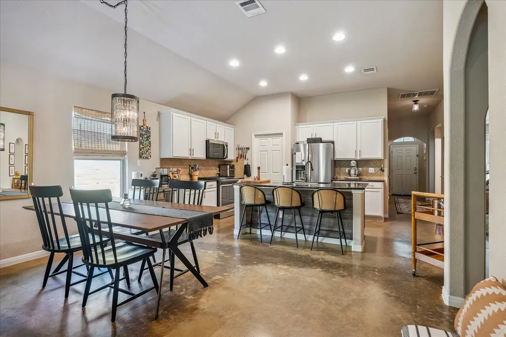7104 Bay City Bend Austin TX 78725