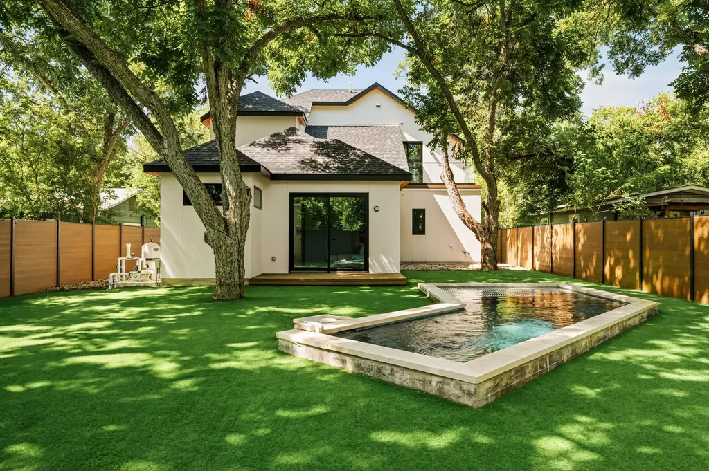 3210 Thompson Street Austin TX 78702