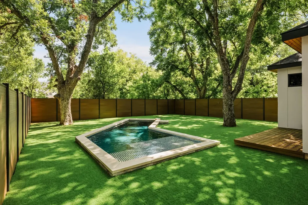 3210 Thompson Street Austin TX 78702