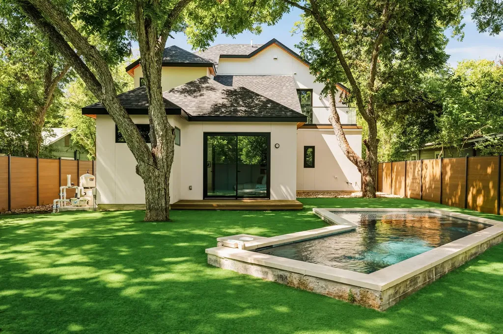 3210 Thompson Street Austin TX 78702