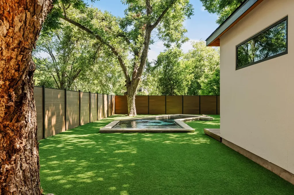 3210 Thompson Street Austin TX 78702