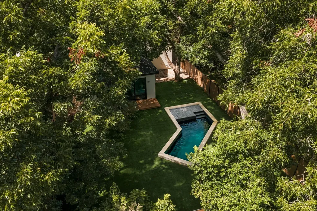 3210 Thompson Street Austin TX 78702