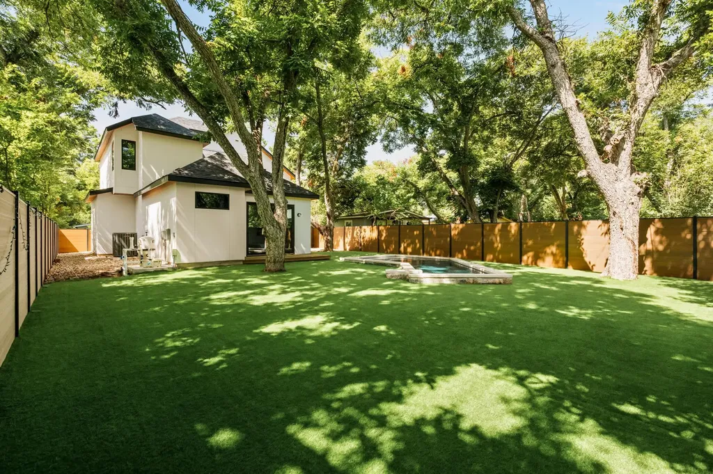 3210 Thompson Street Austin TX 78702