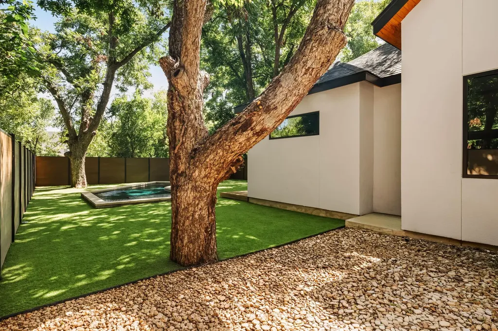 3210 Thompson Street Austin TX 78702