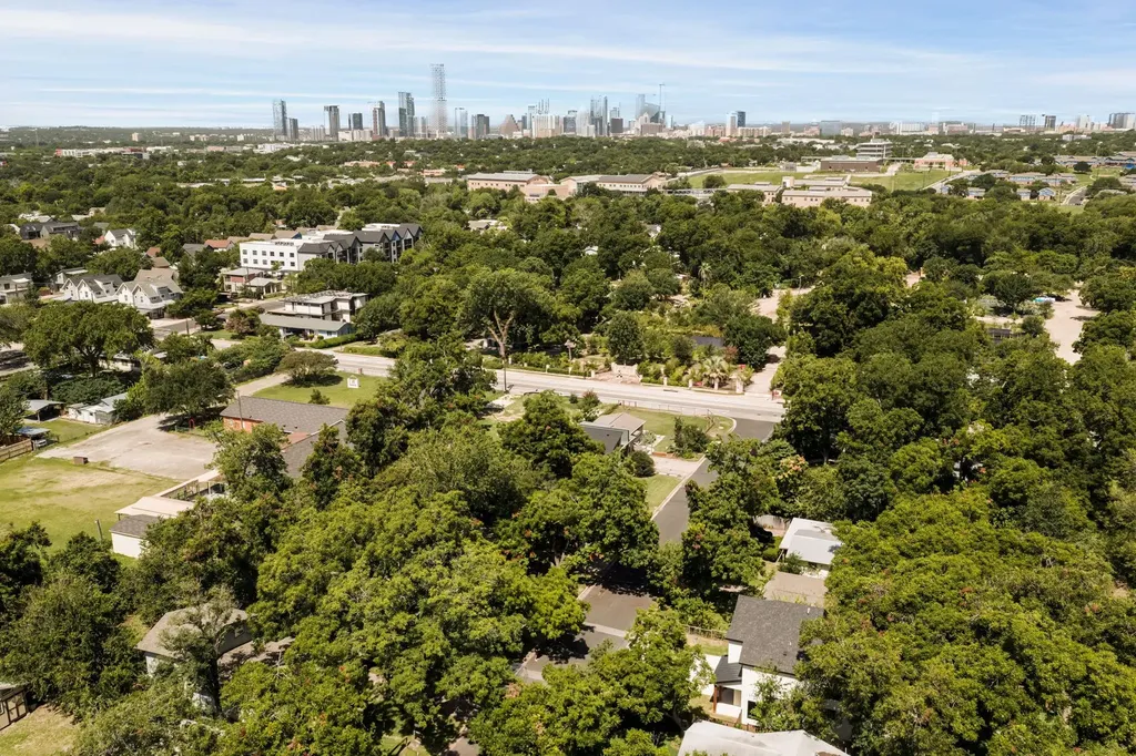 3210 Thompson Street Austin TX 78702