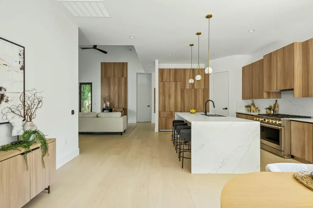 3210 Thompson Street Austin TX 78702