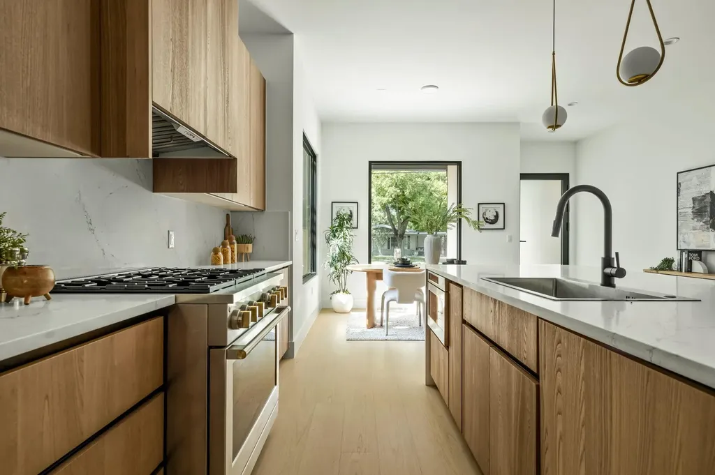 3210 Thompson Street Austin TX 78702