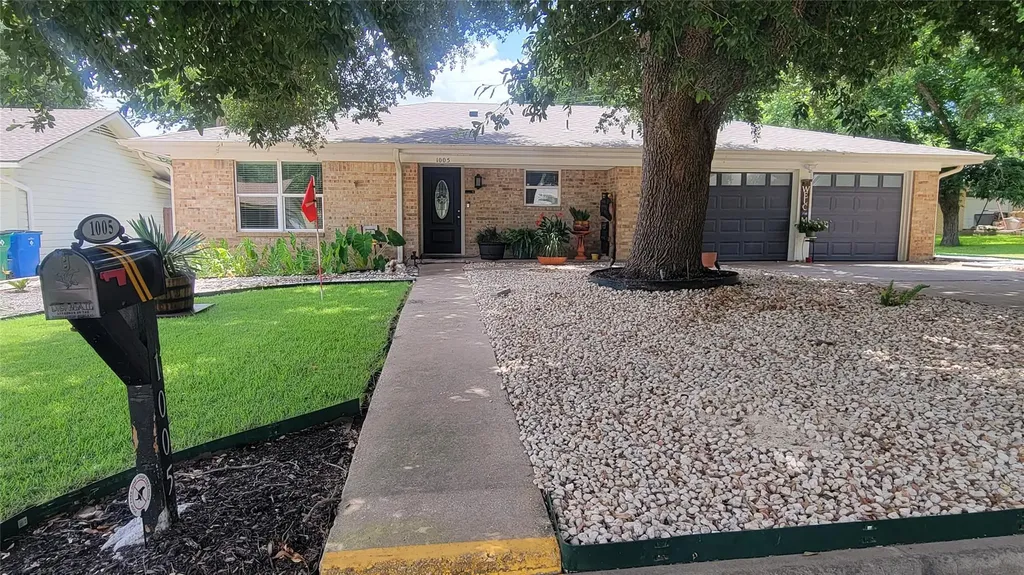 1005 George Street Taylor TX 76574