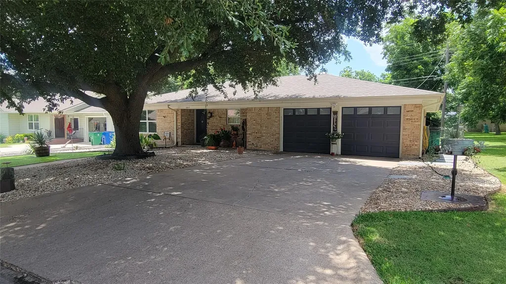 1005 George Street Taylor TX 76574