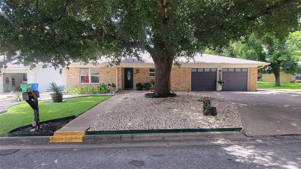 1005 George Street Taylor TX 76574