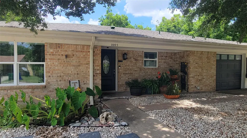 1005 George Street Taylor TX 76574