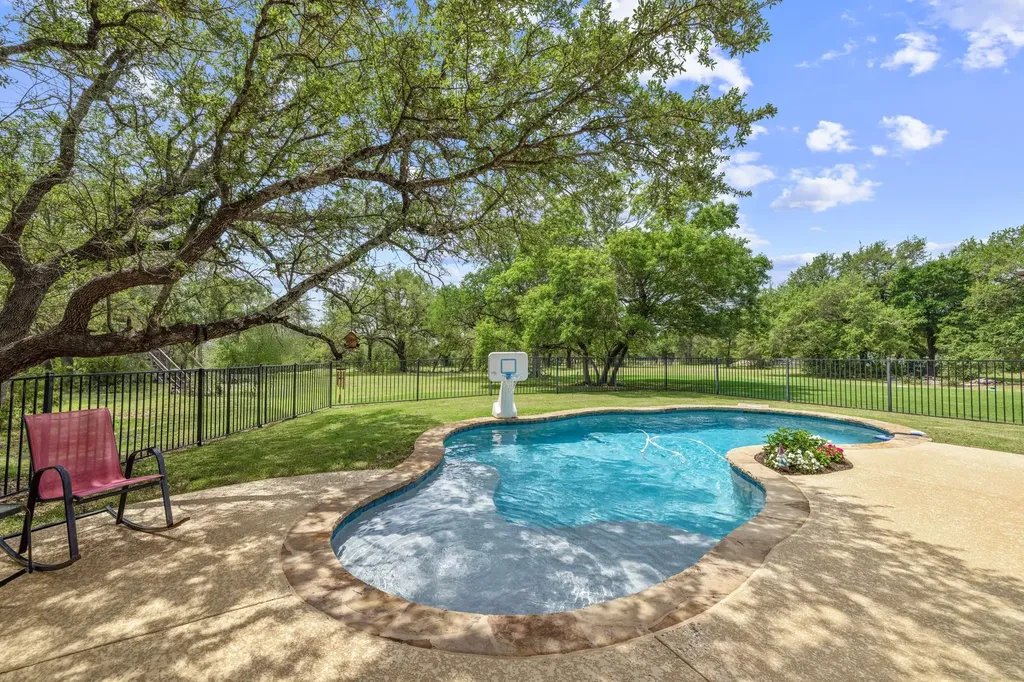 3696 County Road 207 Liberty Hill TX 78642