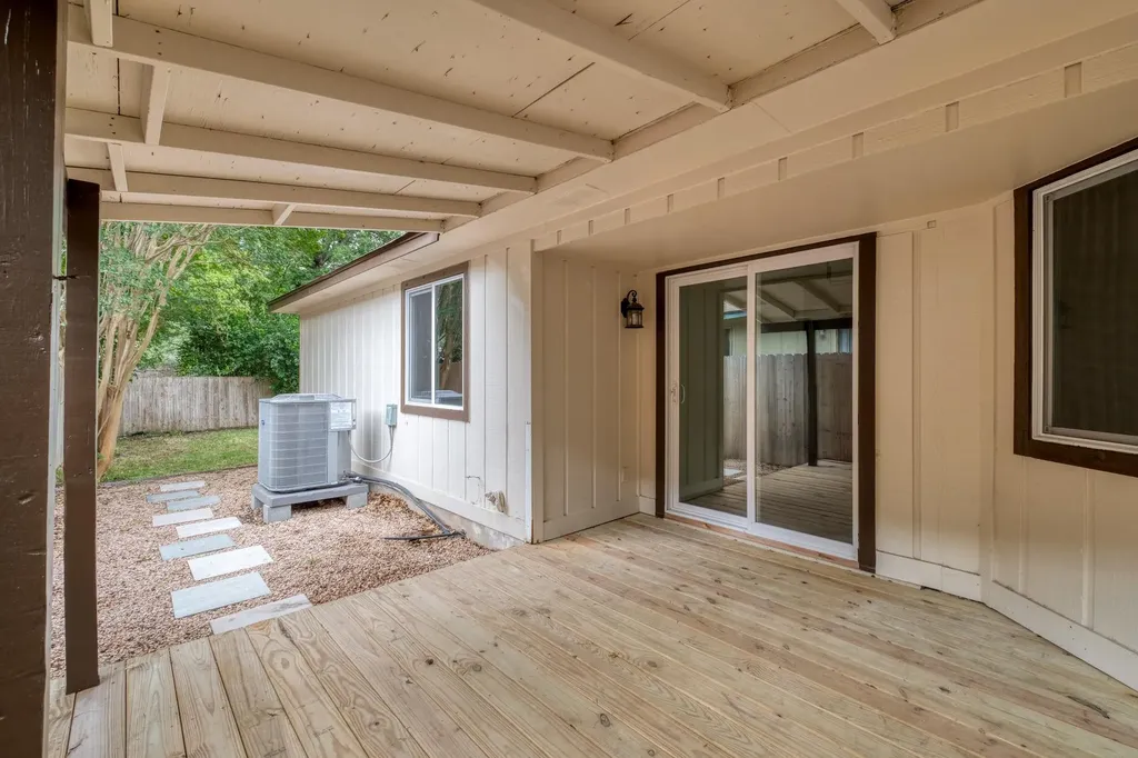 905 Wickfield Lane Austin TX 78753
