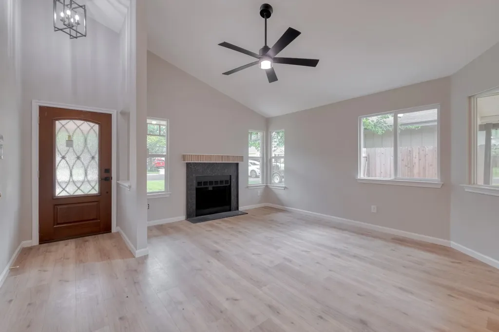 905 Wickfield Lane Austin TX 78753