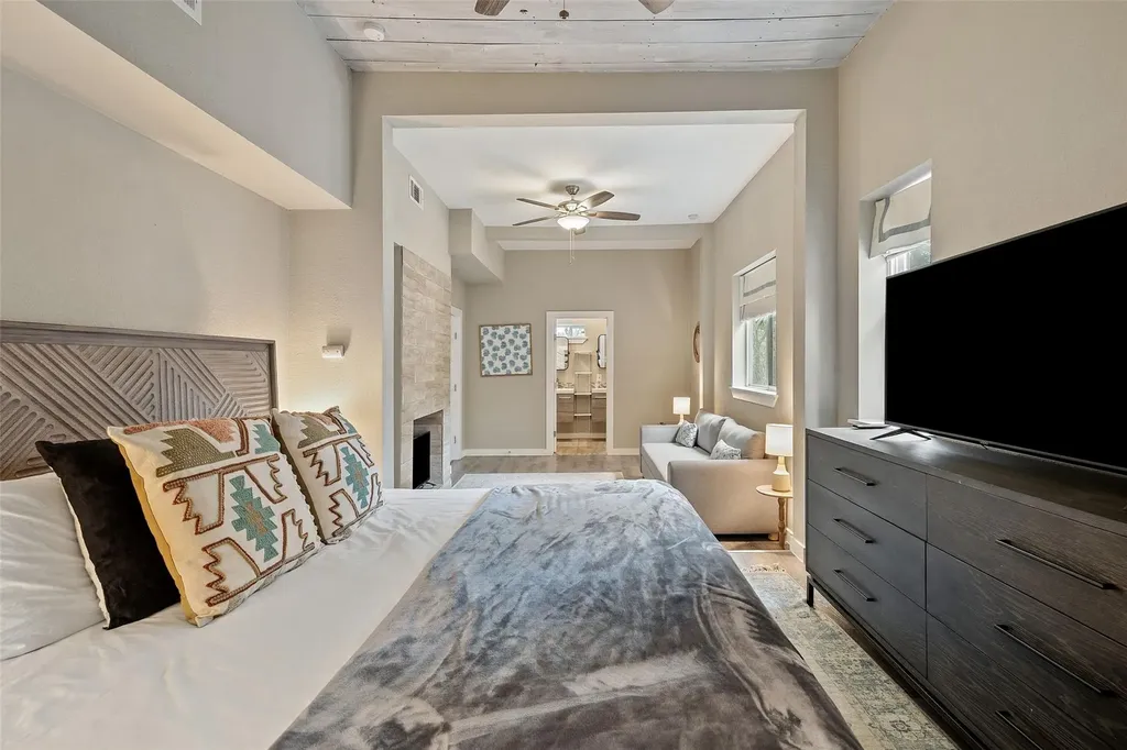900 Deer Creek Circle Dripping Springs TX 78620