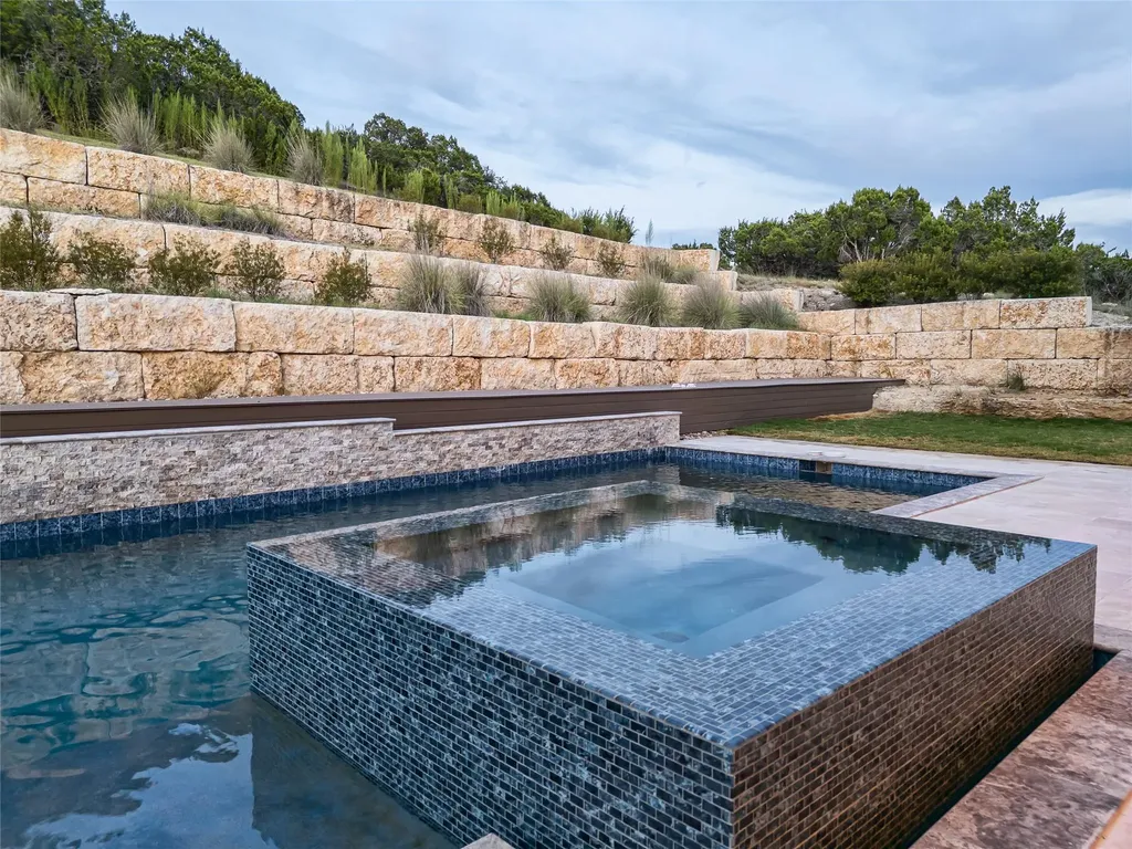 106 Bella Montagna Circle Austin TX 78734