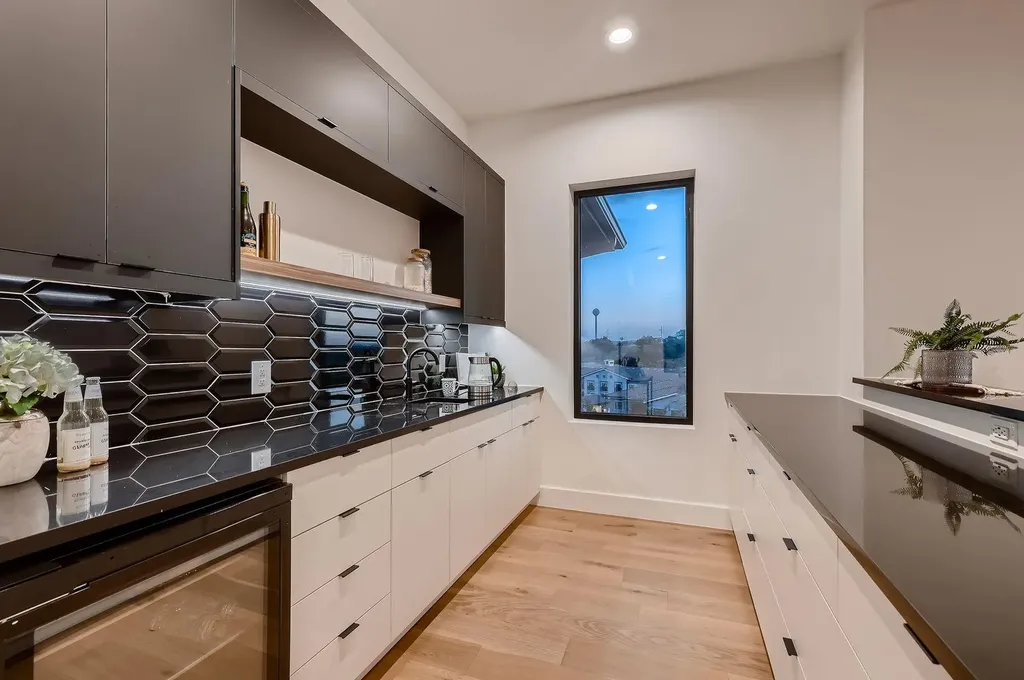 106 Bella Montagna Circle Austin TX 78734