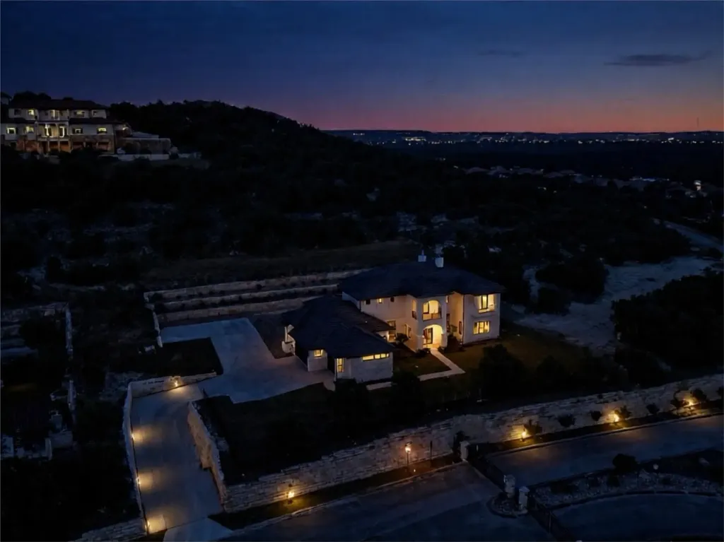 106 Bella Montagna Circle Austin TX 78734