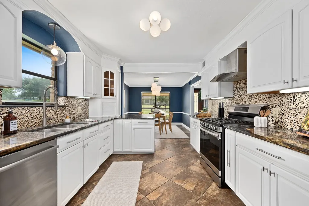 3908 Valley View Round Rock TX 78681