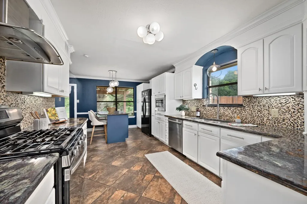 3908 Valley View Round Rock TX 78681